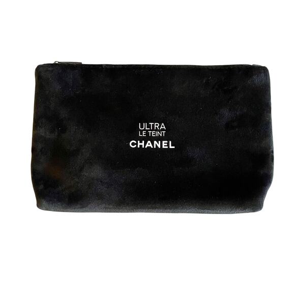 Chanel Ultra Le Teint Black Velvet Cosmetic Bag Zip Pouch Clutch Purse - Picture 1 of 8